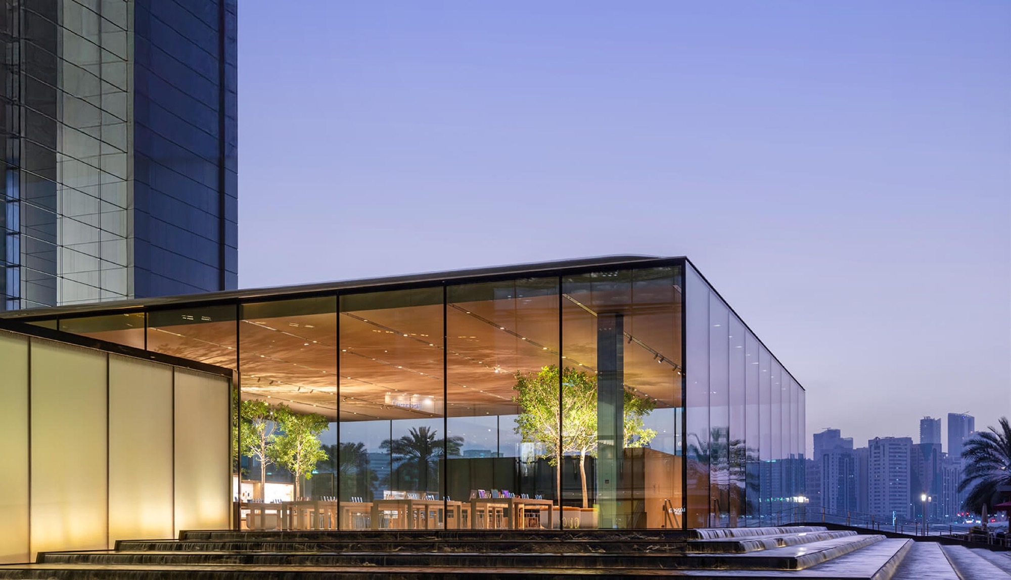 Frameless structural glazing system